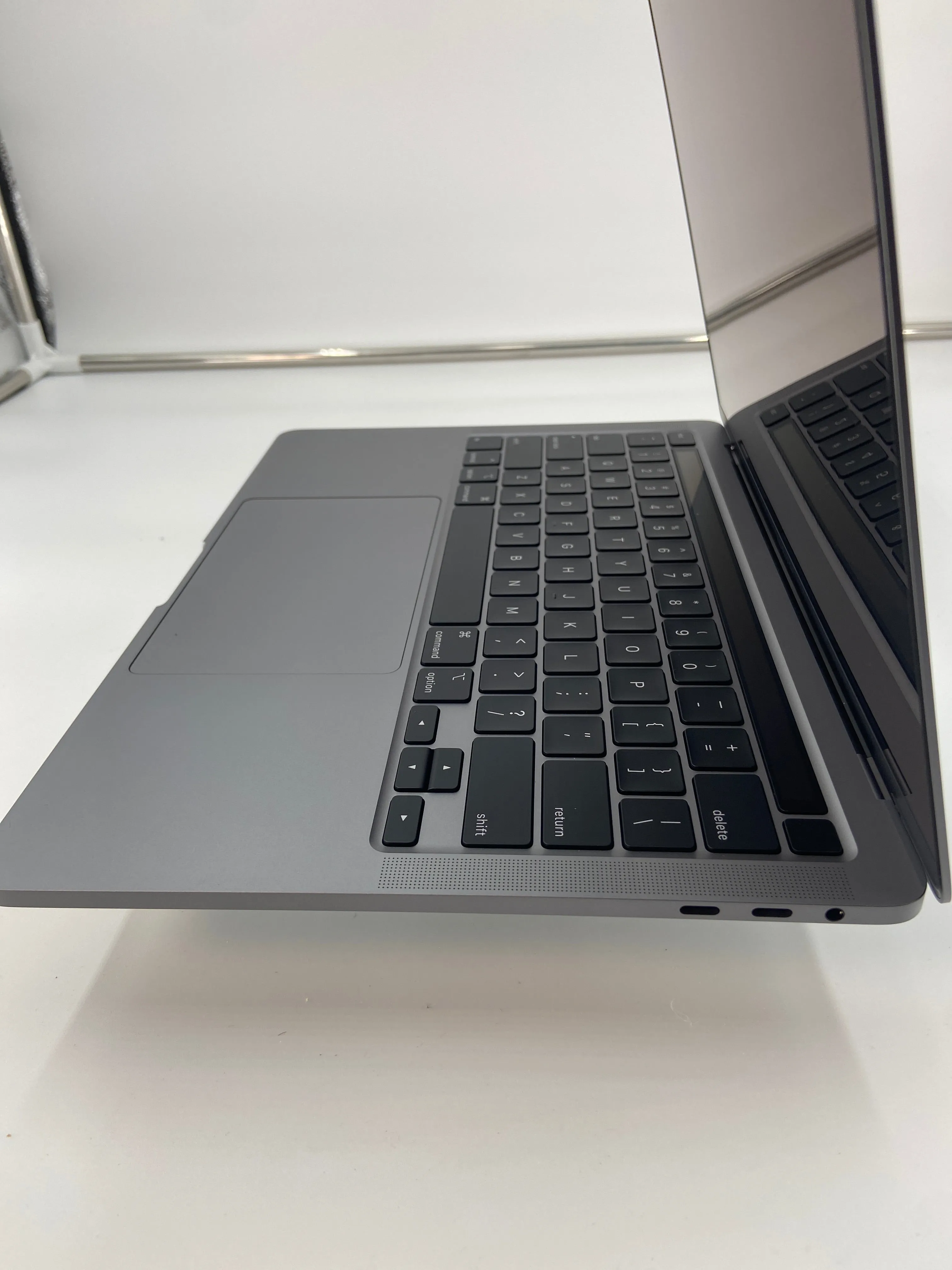 2020 Apple MacBook Pro A2251 13.3" Intel Core i7-1068NG7 1TB SSD 16GB RAM macOS Sequoia - BAD BATTERY