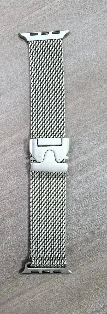 Fashion Titanium Parachute Buckle Milanis Watch Strap